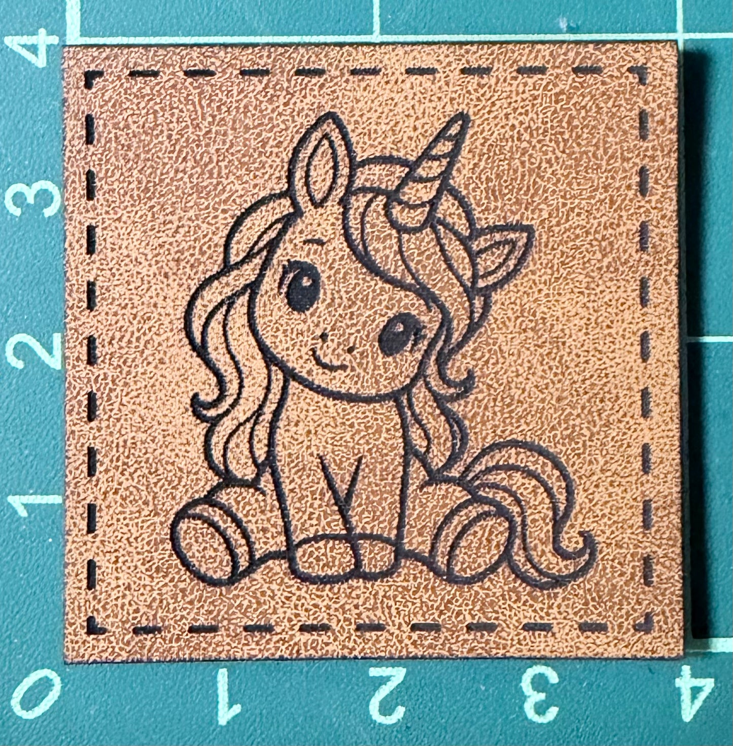 Kunstleder-Patch mit Einhorn – zum Aufnähen