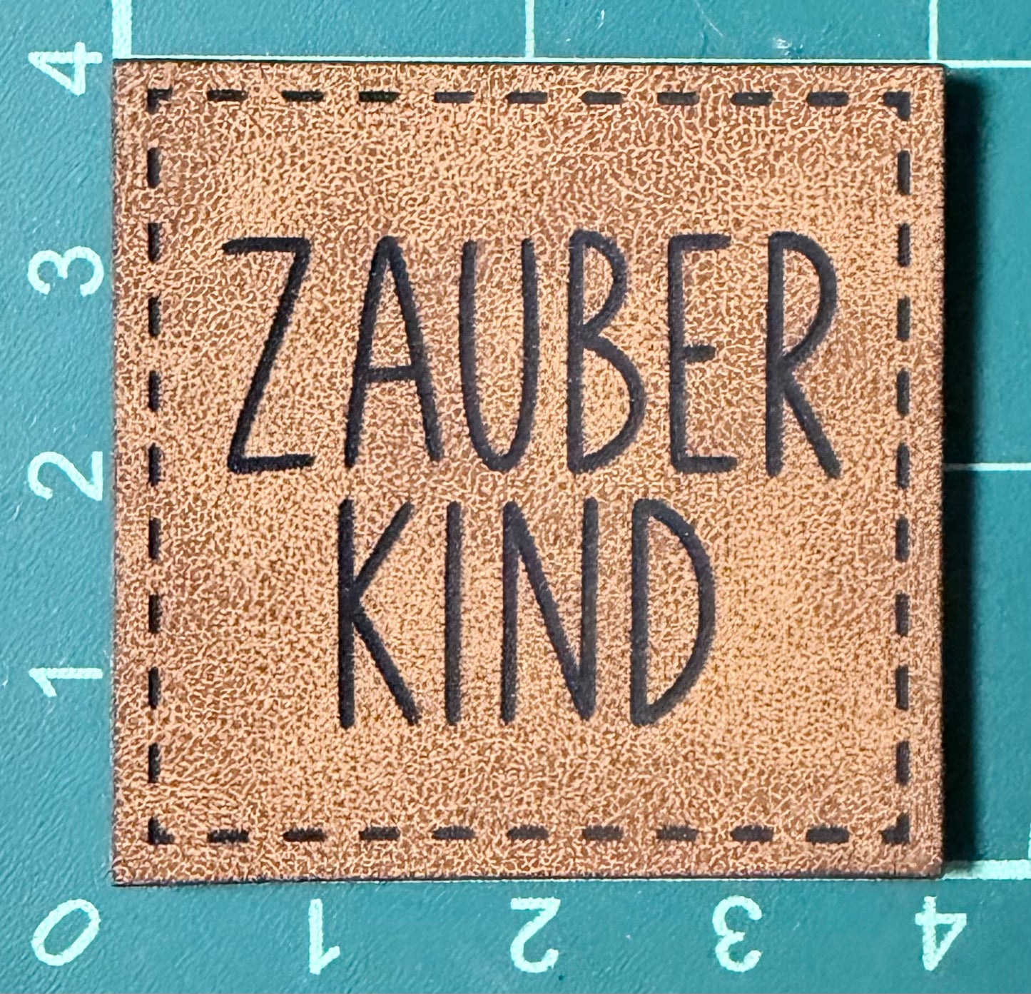 Kunstleder-Patch „ZAUBER KIND“ – zum Aufnähen