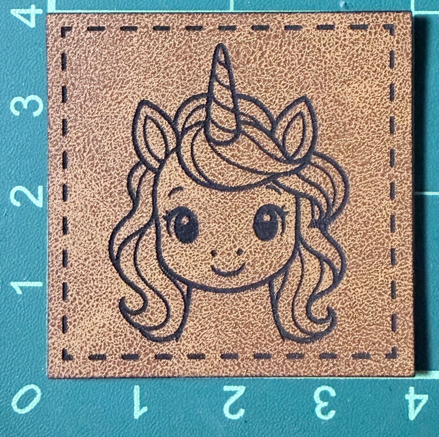 Kunstleder-Patch mit Einhorn – zum Aufnähen