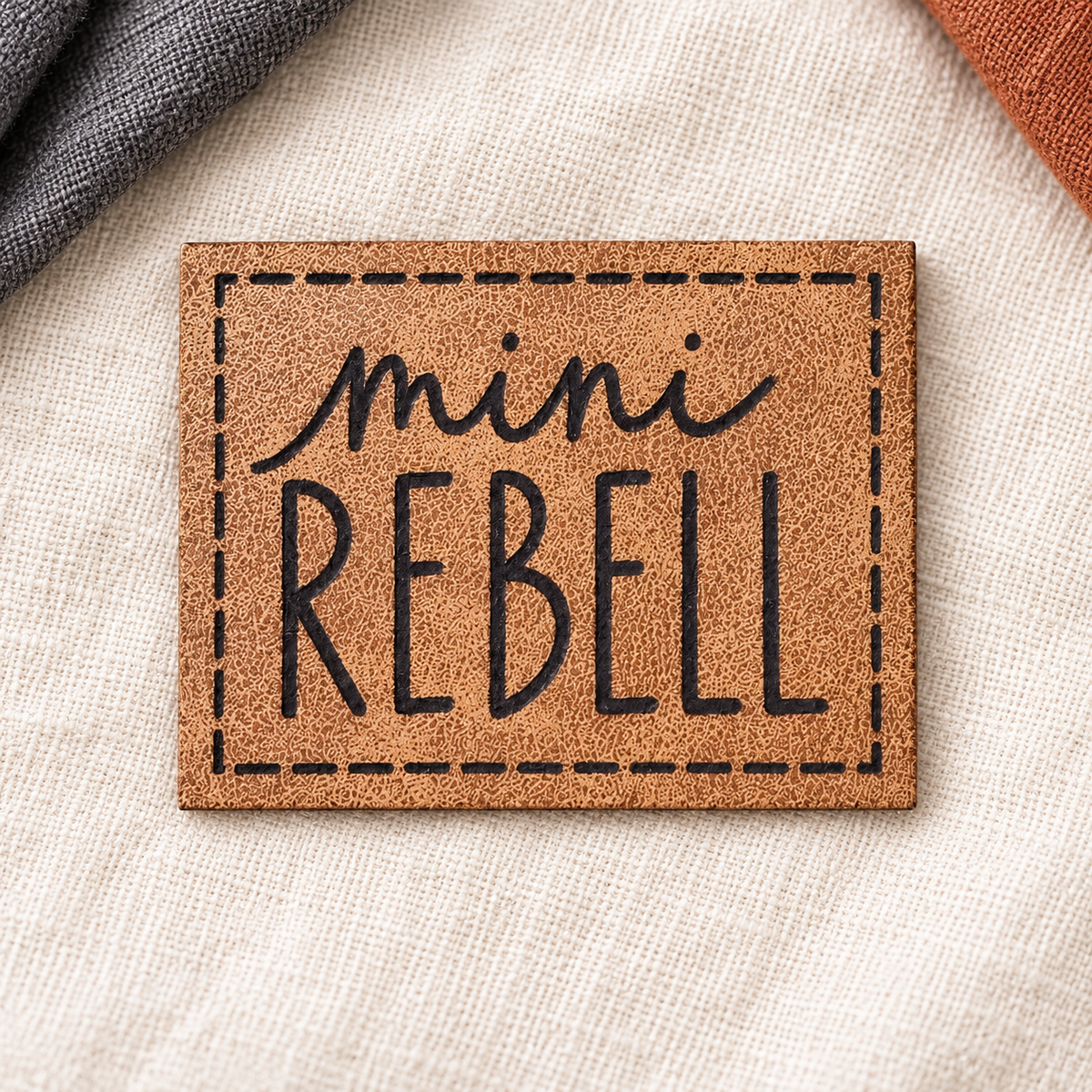 Kunstleder-Patch „Mini REBELL“ – zum Aufnähen