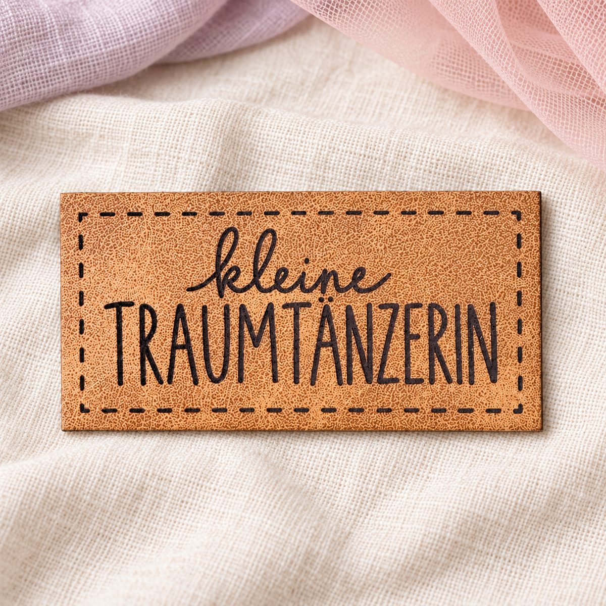 Kunstleder-Patch „kleine TRAUMTÄNZERIN“ – zum Aufnähen